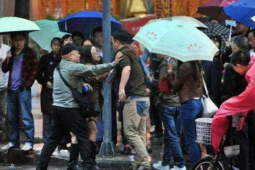 重庆大妈吃瓜群众事件