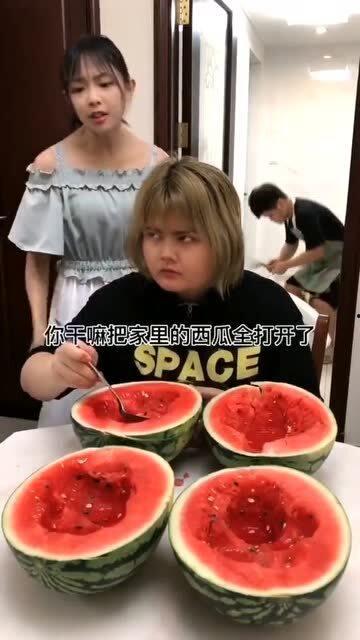 吃瓜小姑梁,娱乐圈的“瓜王”传奇